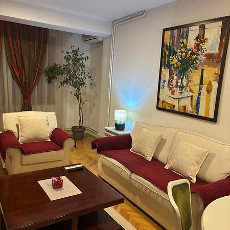 Lovely Square Apartment Purple Velvet Skopje Luaran gambar
