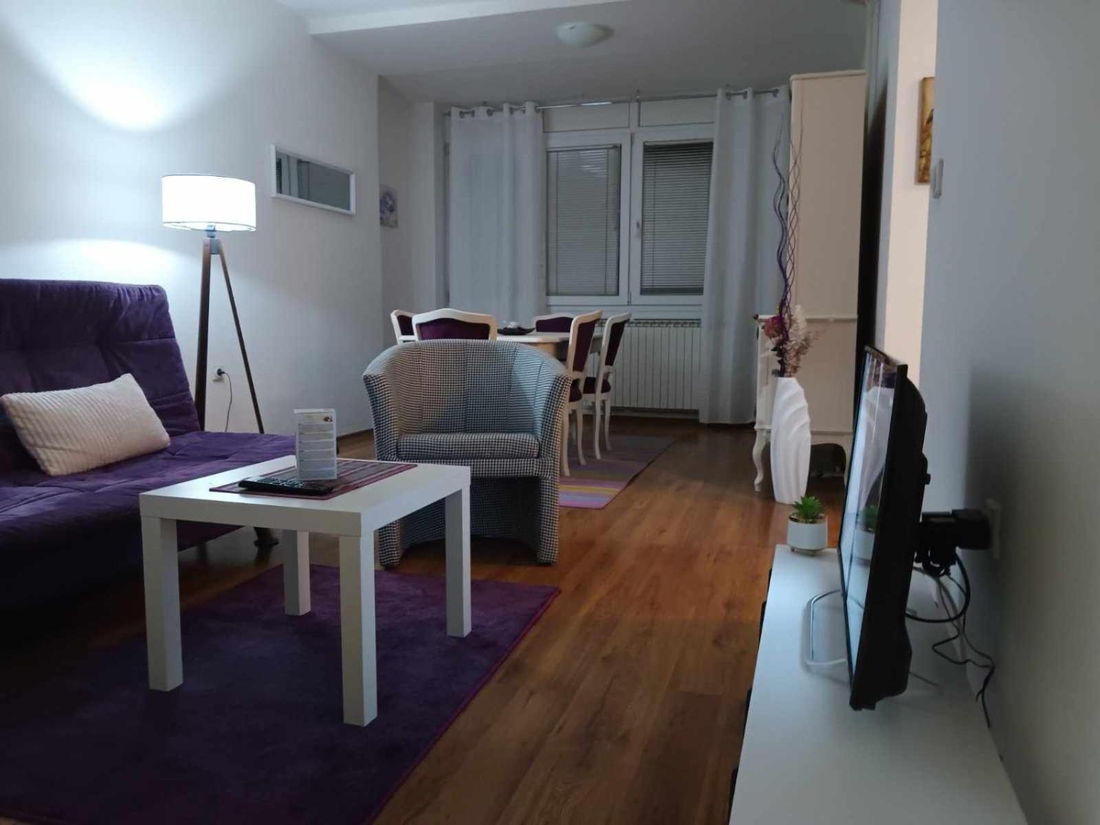 Lovely Square Apartment Purple Velvet Skopje Luaran gambar