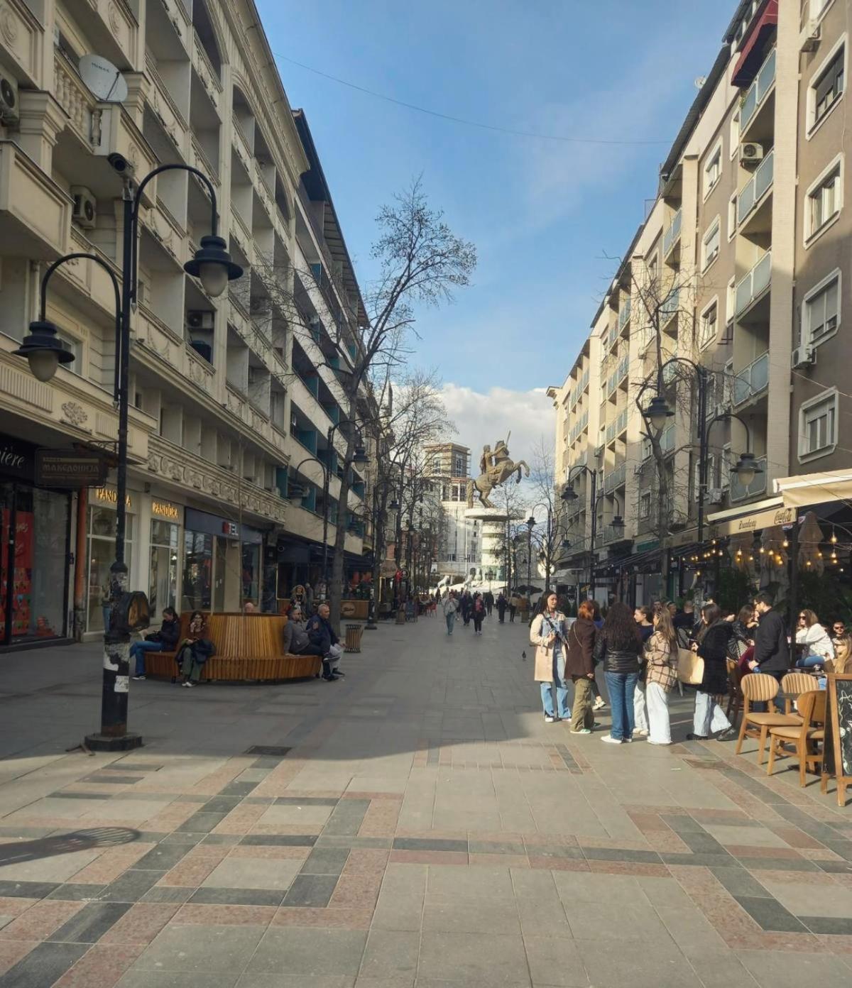 Lovely Square Apartment Purple Velvet Skopje Luaran gambar