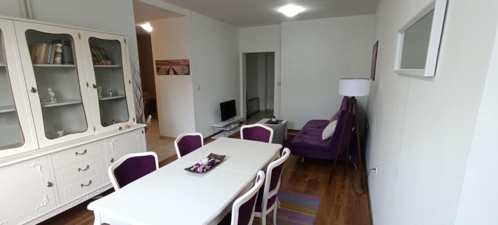 Lovely Square Apartment Purple Velvet Skopje Luaran gambar