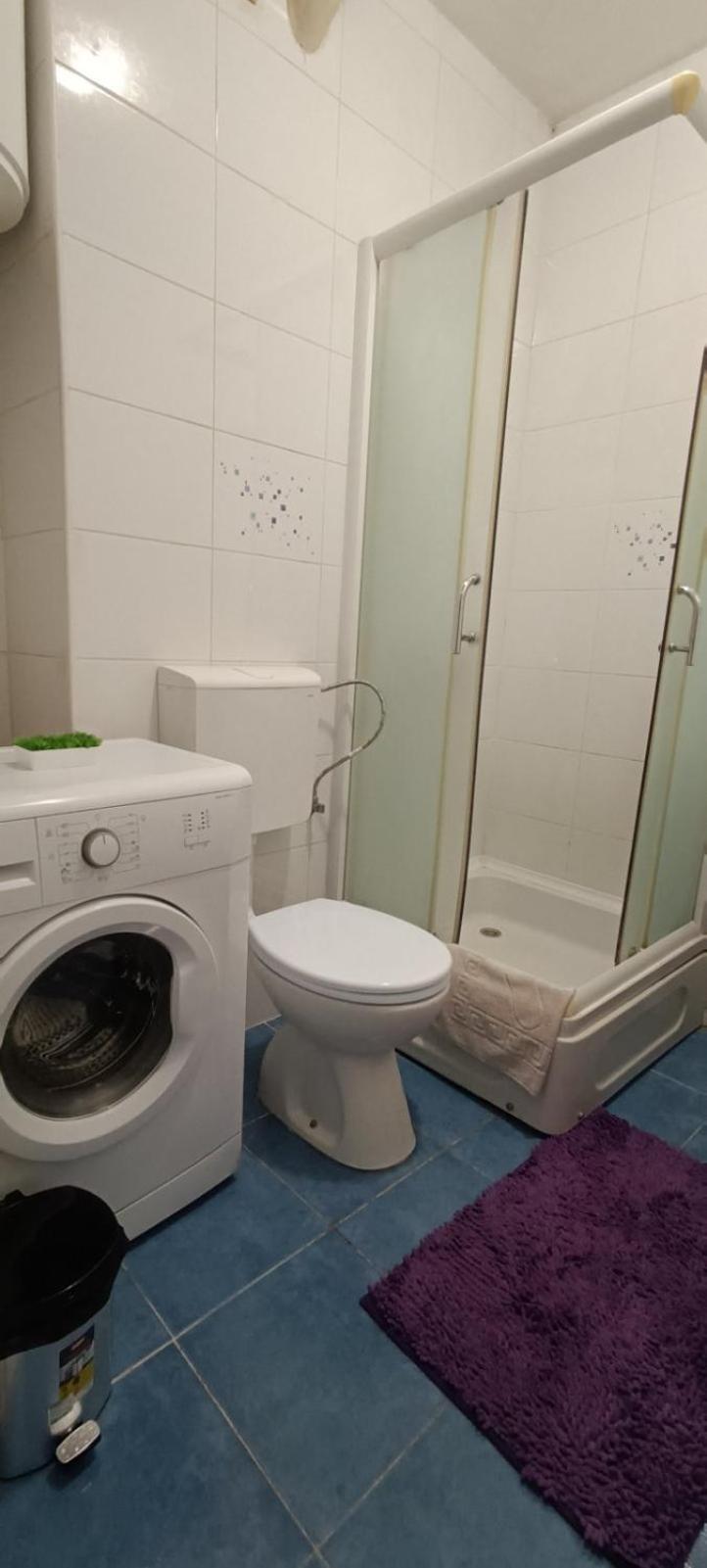 Lovely Square Apartment Purple Velvet Skopje Luaran gambar