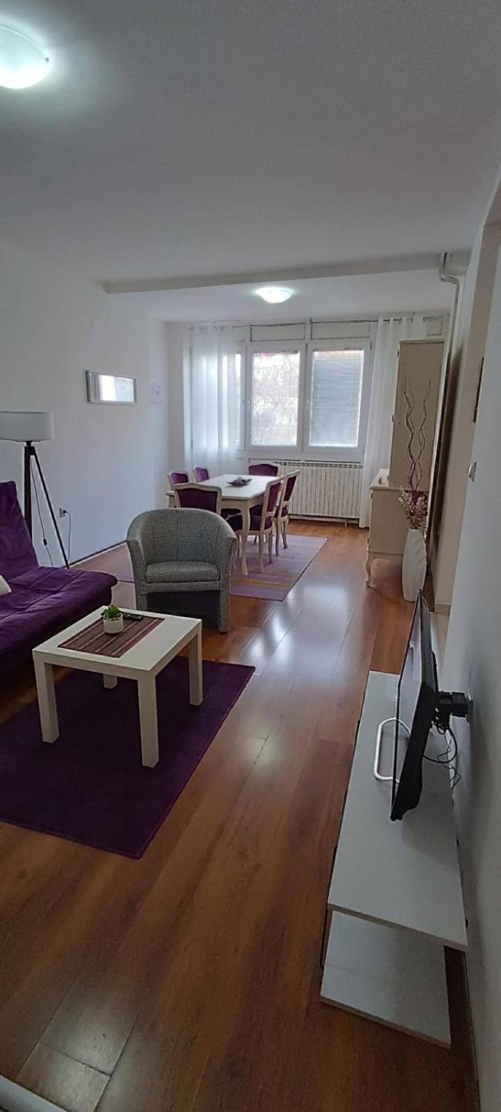Lovely Square Apartment Purple Velvet Skopje Luaran gambar