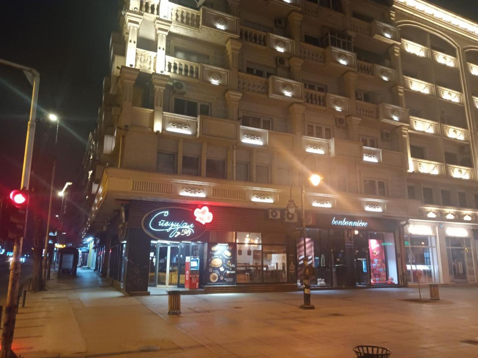 Lovely Square Apartment Purple Velvet Skopje Luaran gambar