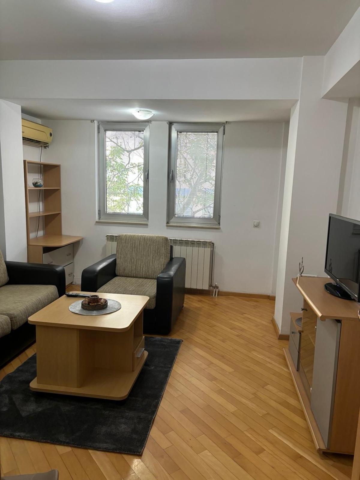 Lovely Square Apartment Purple Velvet Skopje Bilik gambar