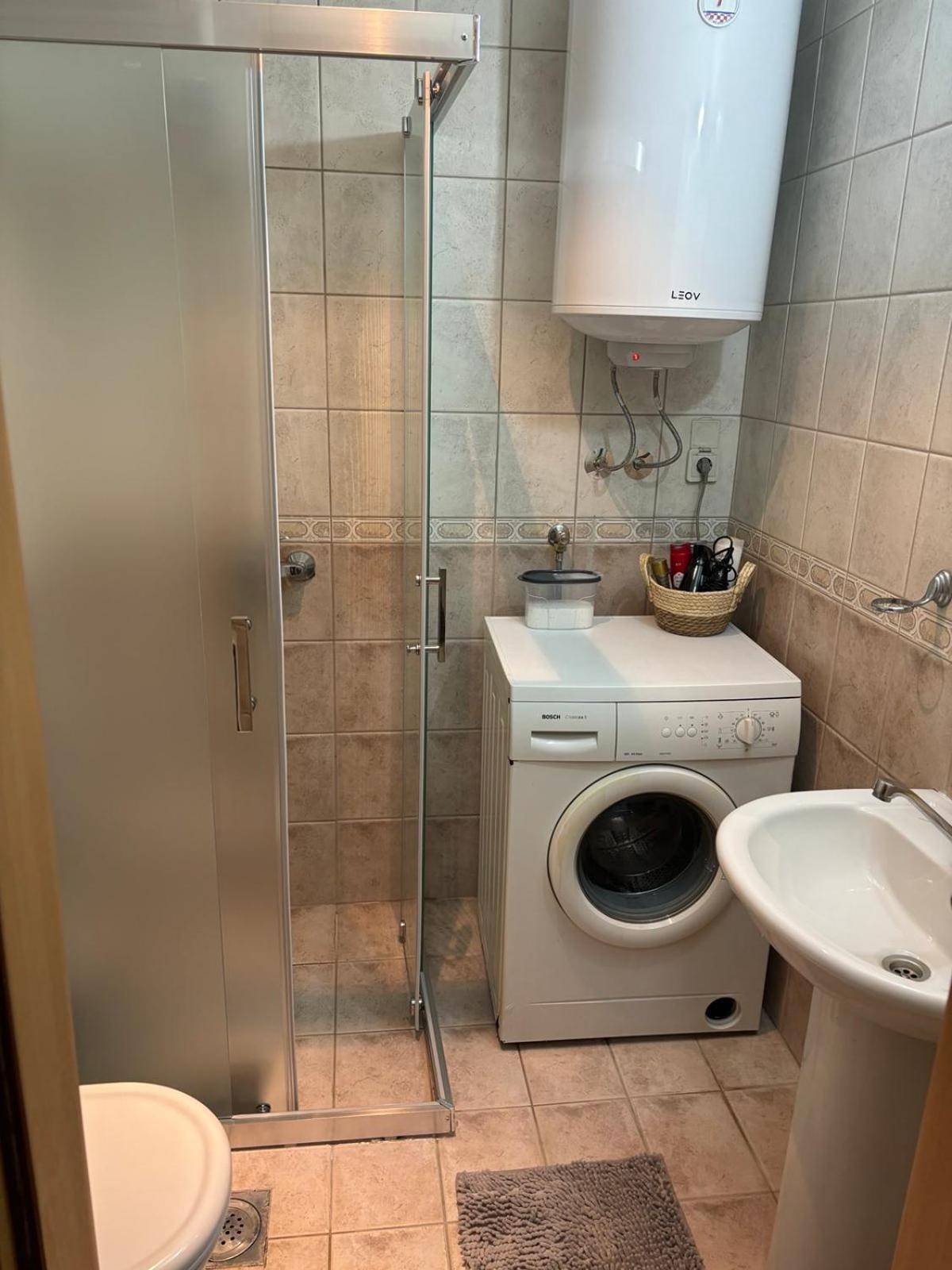 Lovely Square Apartment Purple Velvet Skopje Bilik gambar