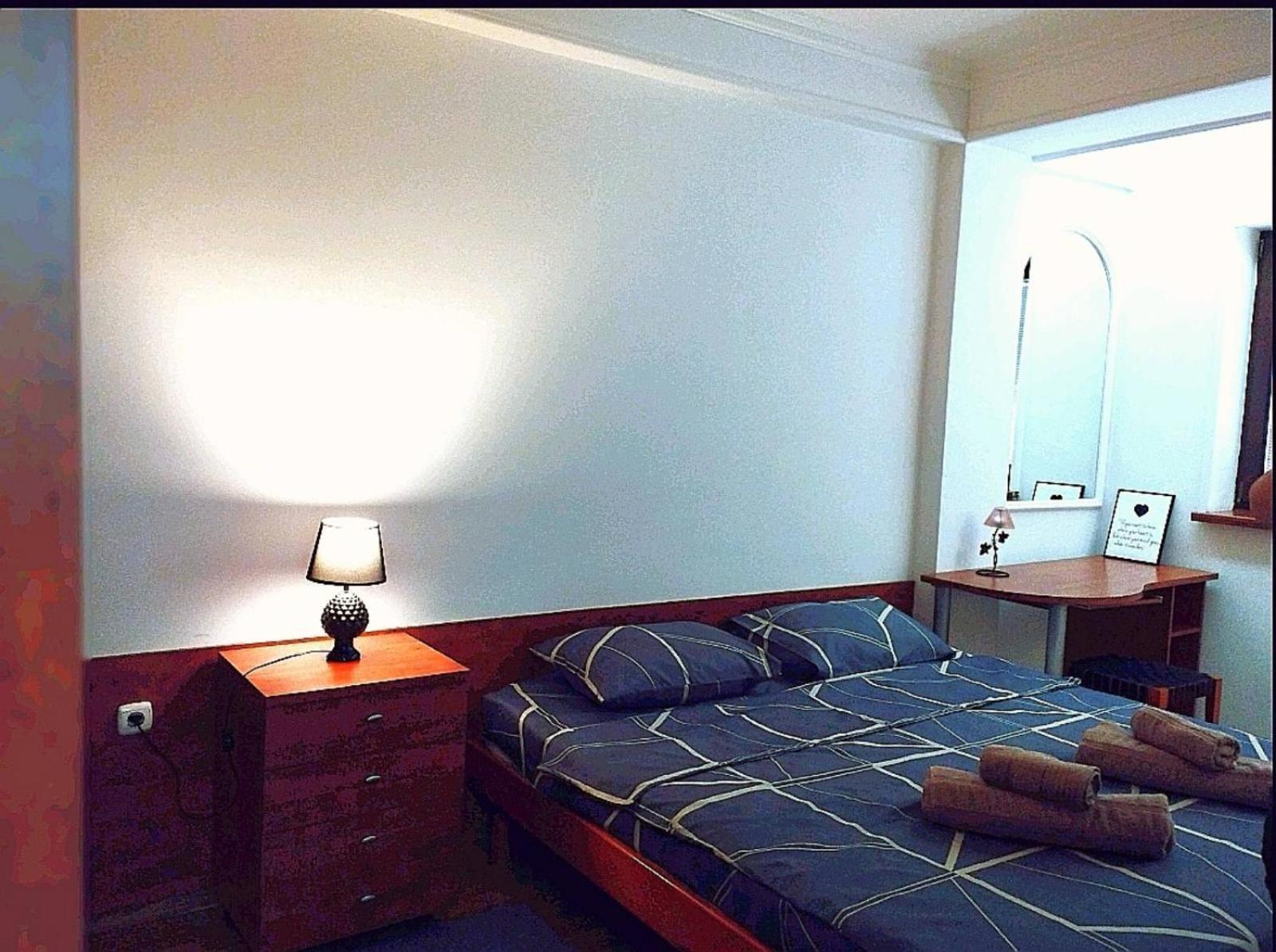 Lovely Square Apartment Purple Velvet Skopje Bilik gambar