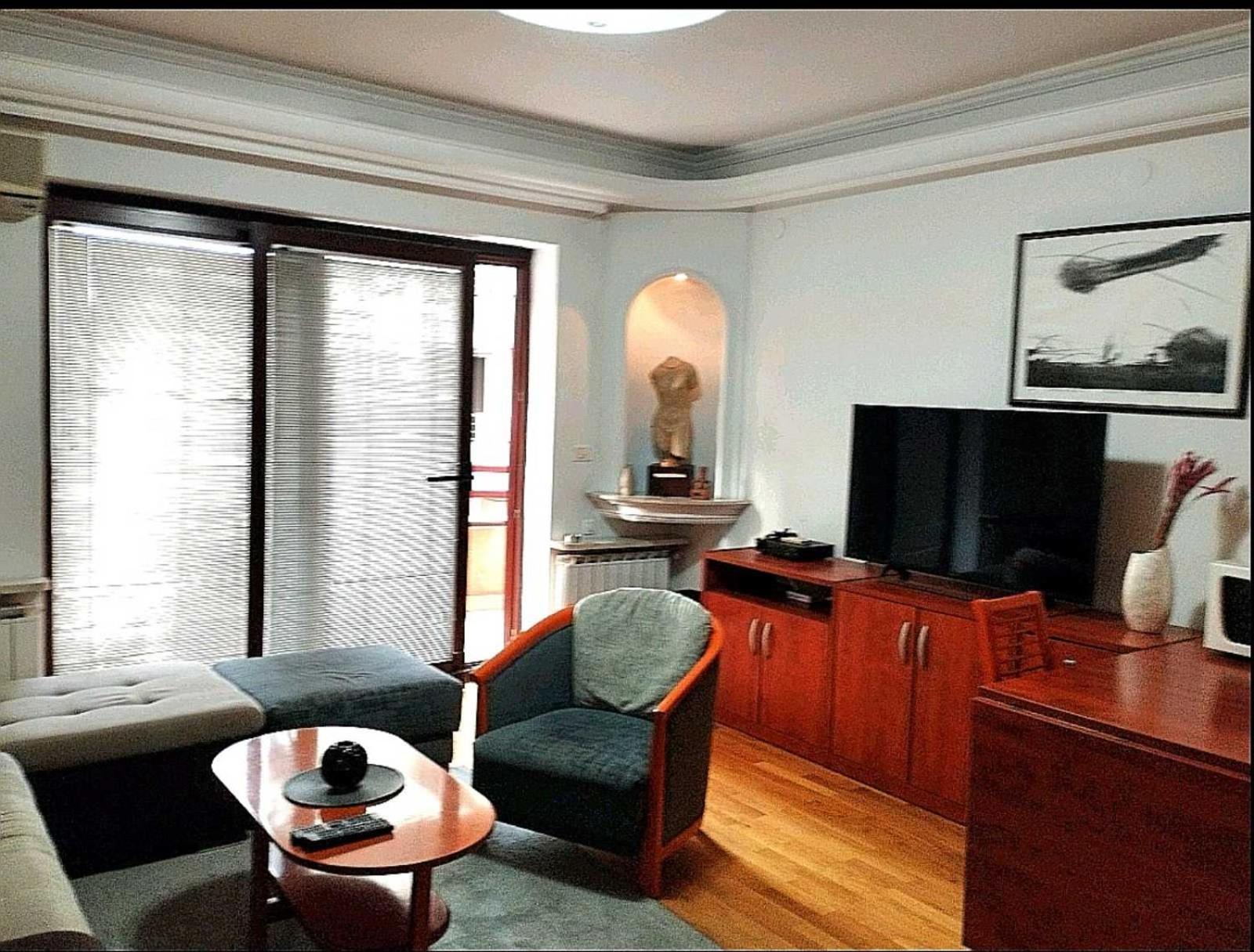 Lovely Square Apartment Purple Velvet Skopje Luaran gambar