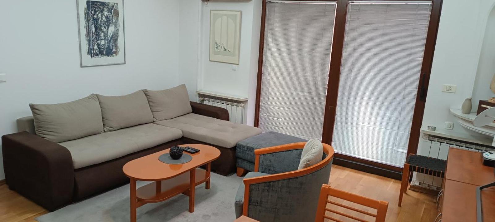 Lovely Square Apartment Purple Velvet Skopje Luaran gambar