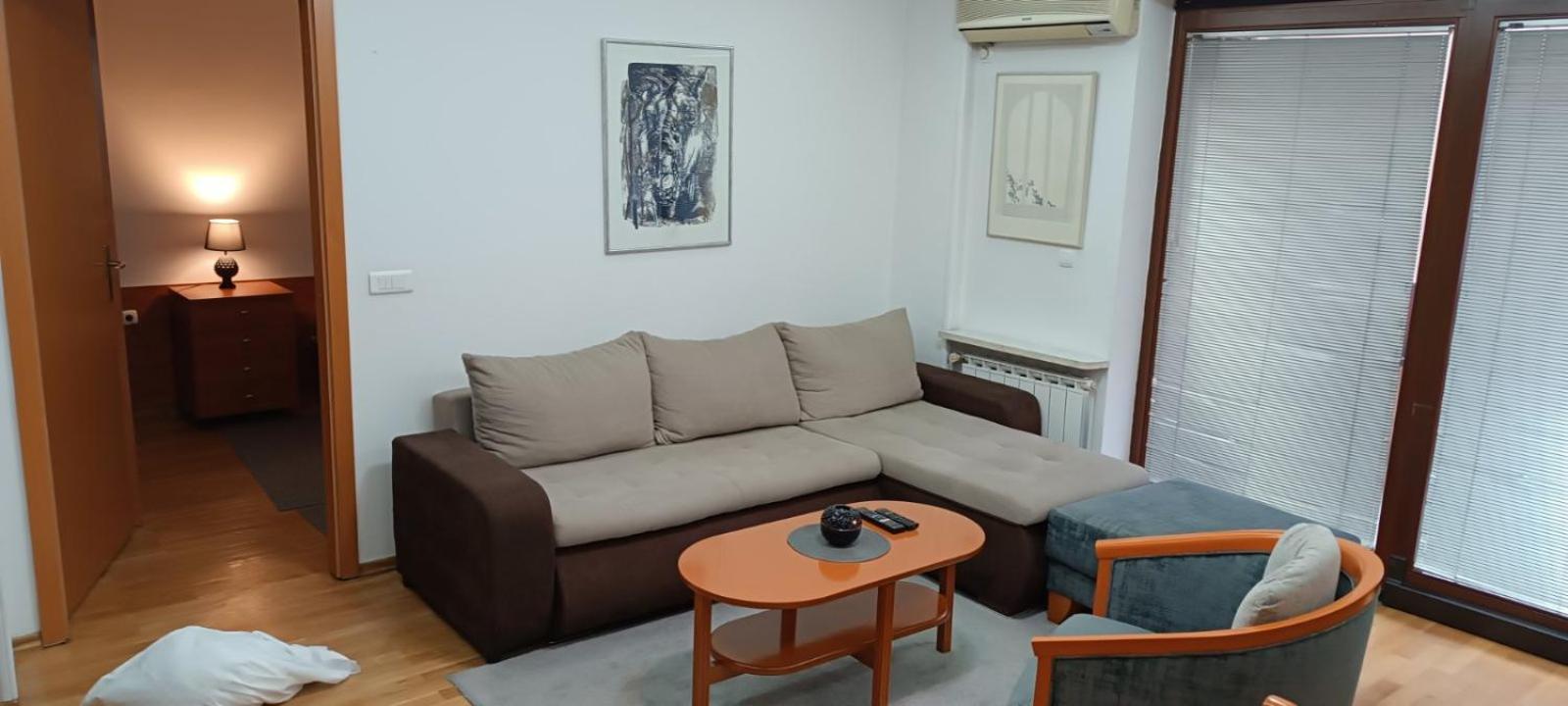 Lovely Square Apartment Purple Velvet Skopje Bilik gambar