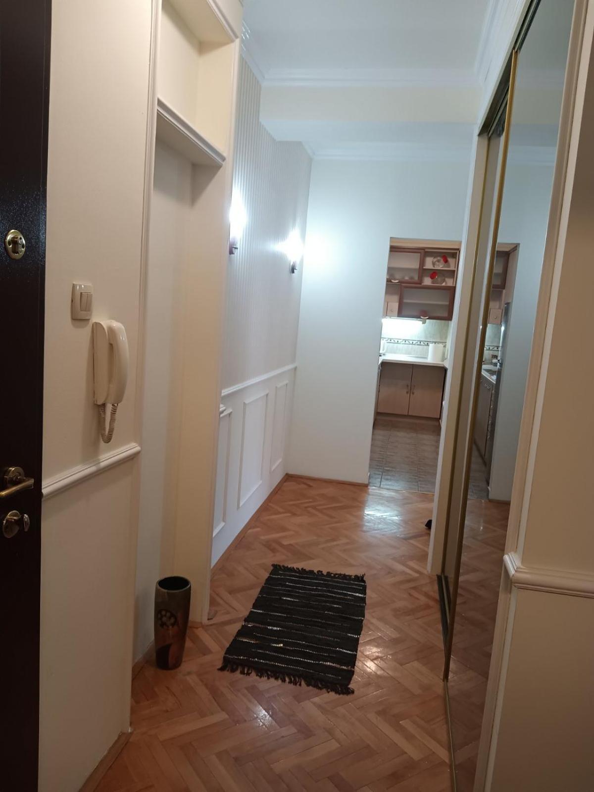 Lovely Square Apartment Purple Velvet Skopje Bilik gambar