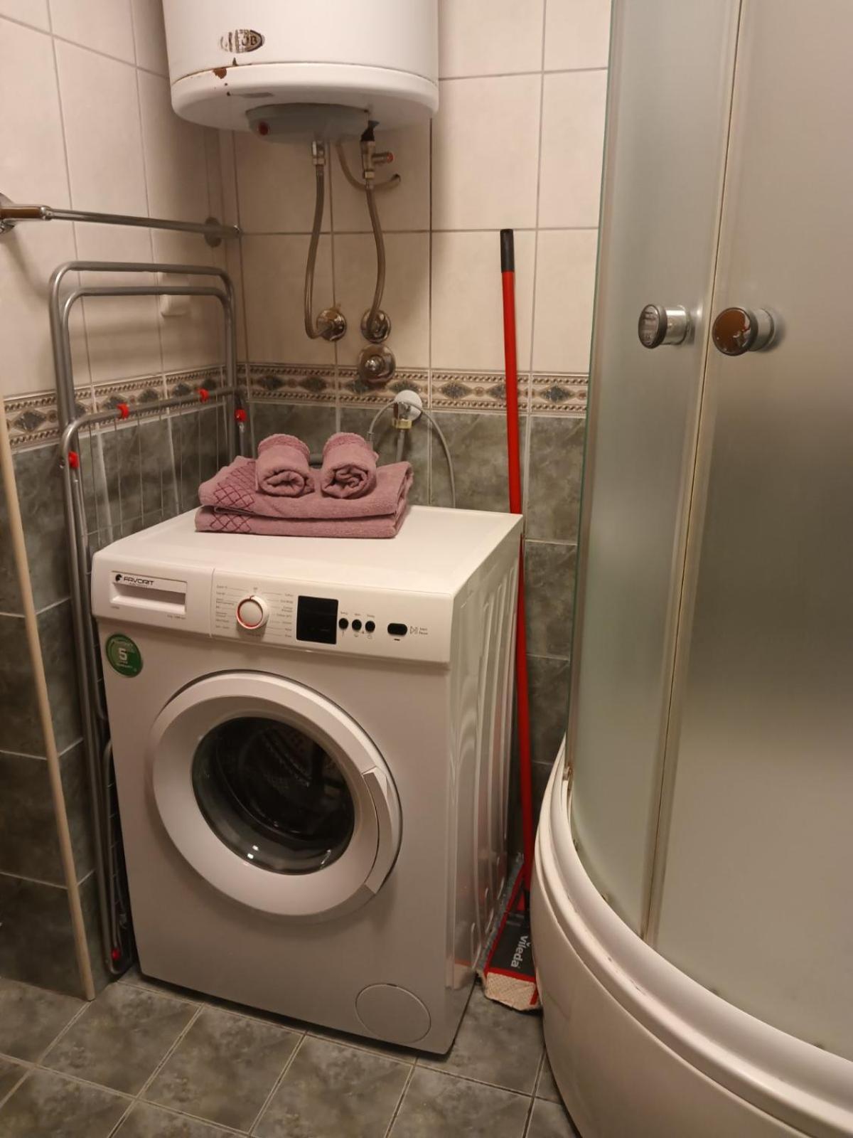 Lovely Square Apartment Purple Velvet Skopje Bilik gambar