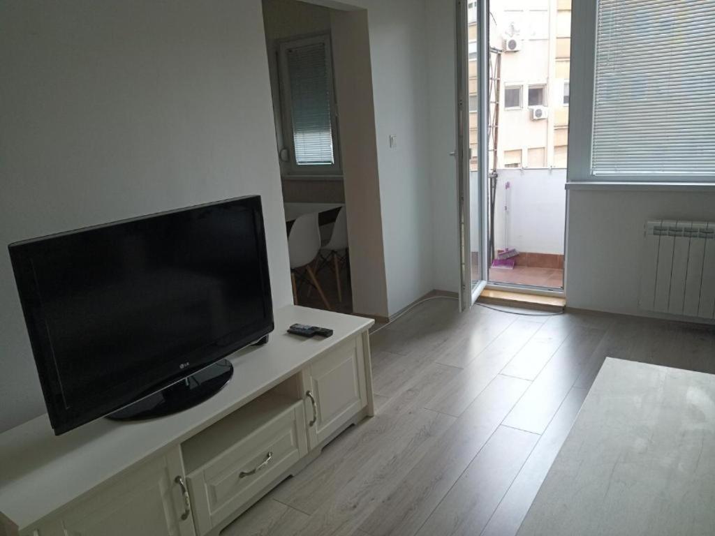 Lovely Square Apartment Purple Velvet Skopje Bilik gambar