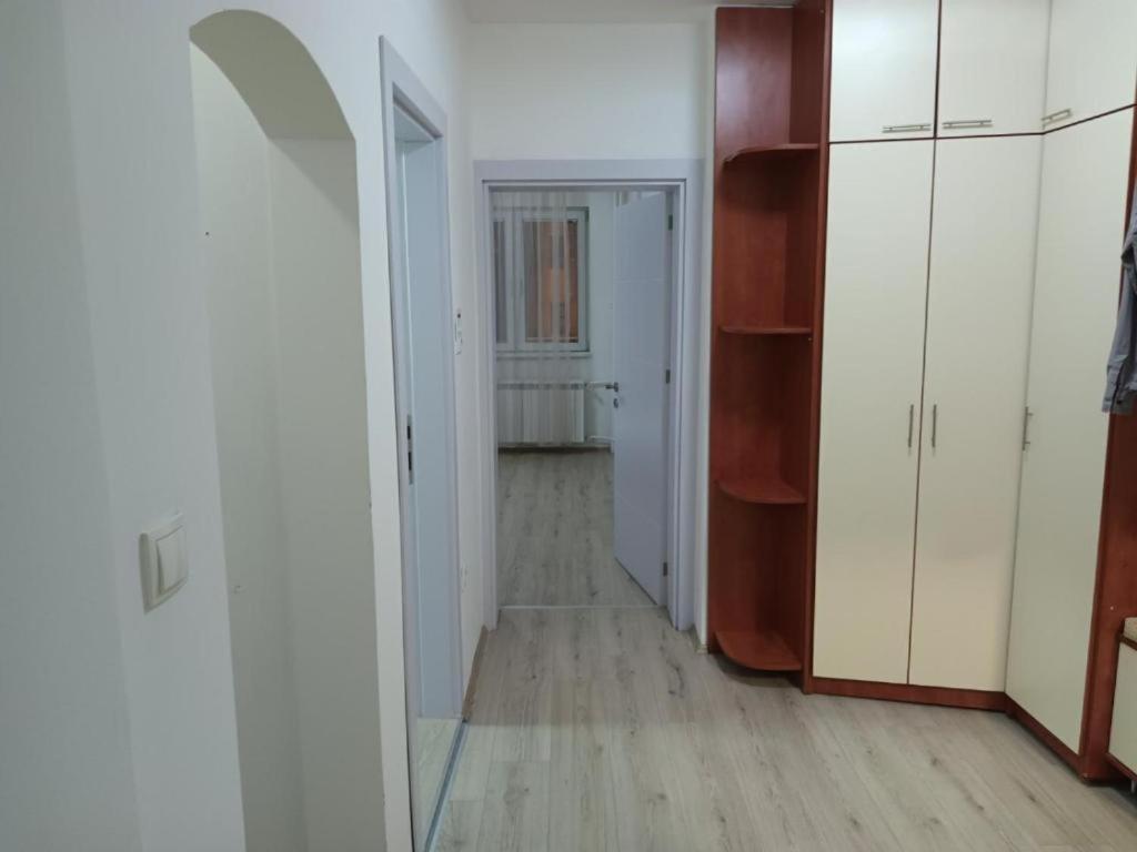 Lovely Square Apartment Purple Velvet Skopje Bilik gambar