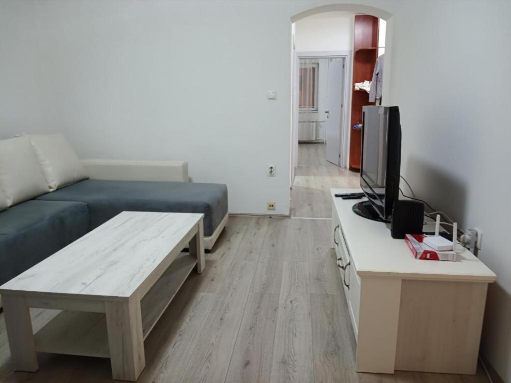 Lovely Square Apartment Purple Velvet Skopje Bilik gambar