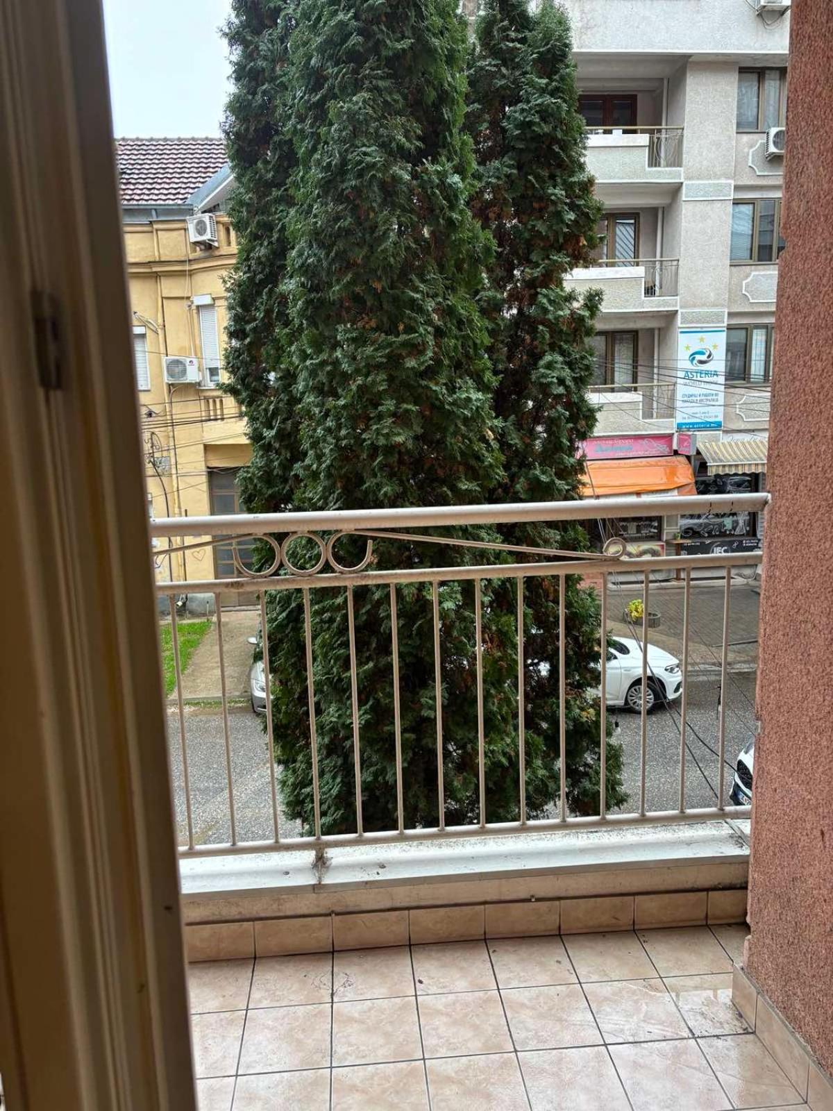 Lovely Square Apartment Purple Velvet Skopje Bilik gambar