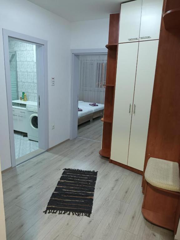 Lovely Square Apartment Purple Velvet Skopje Bilik gambar