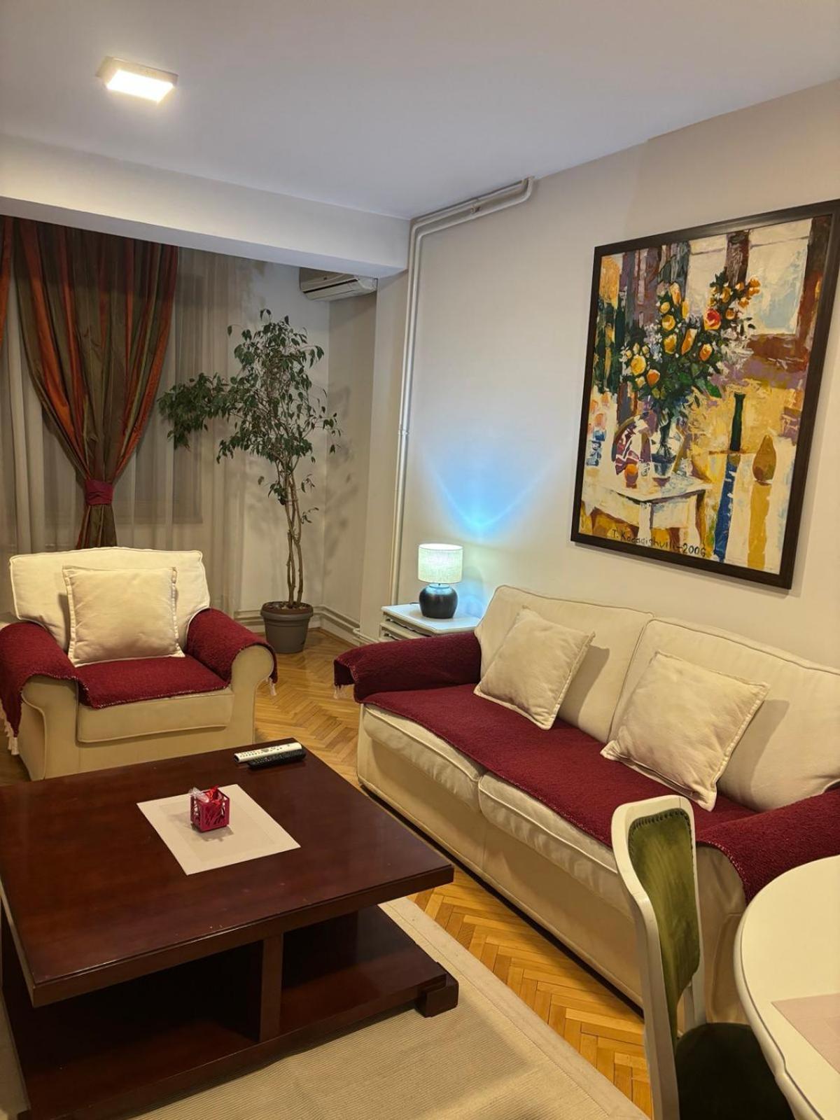 Lovely Square Apartment Purple Velvet Skopje Luaran gambar