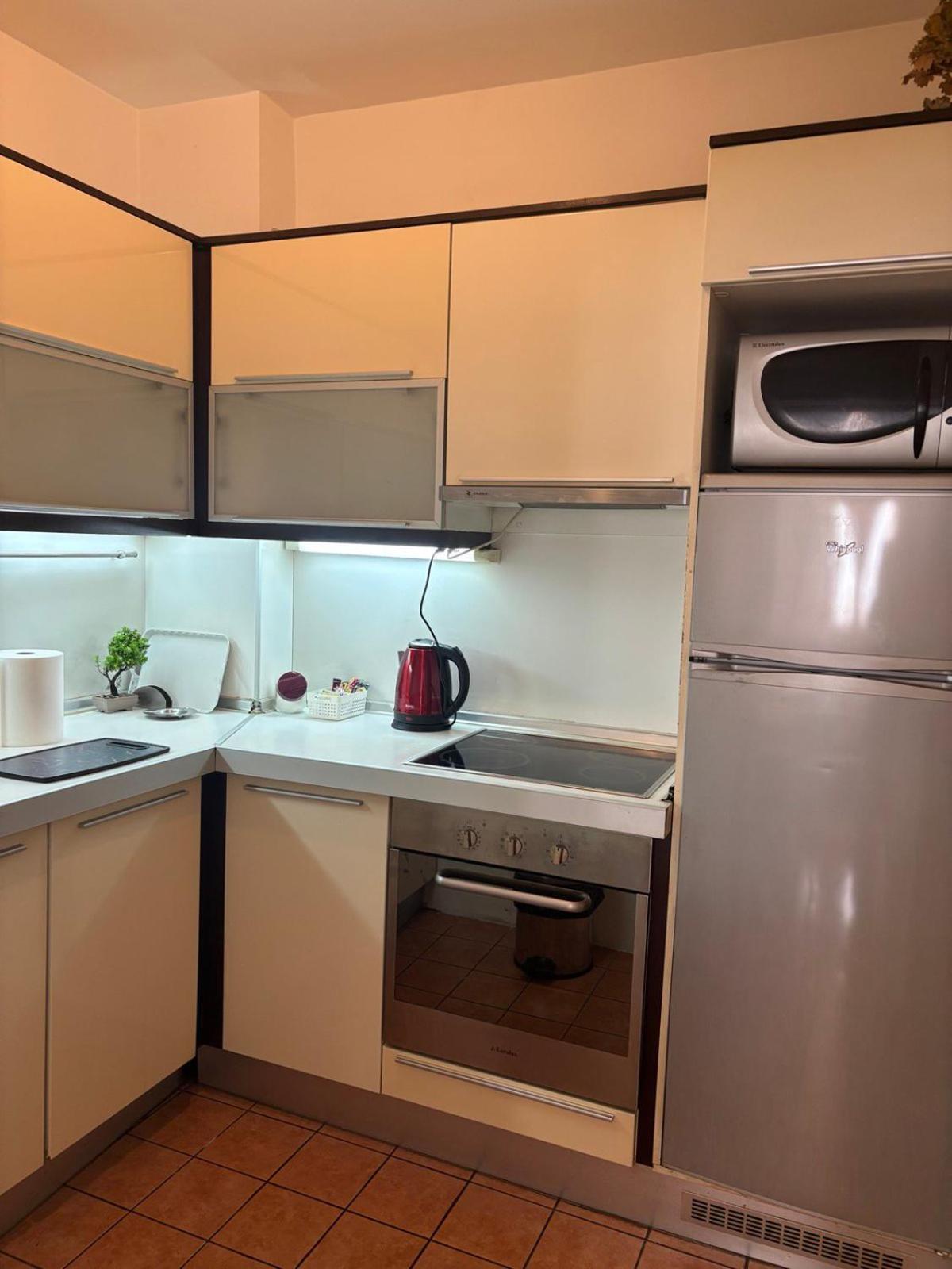 Lovely Square Apartment Purple Velvet Skopje Bilik gambar