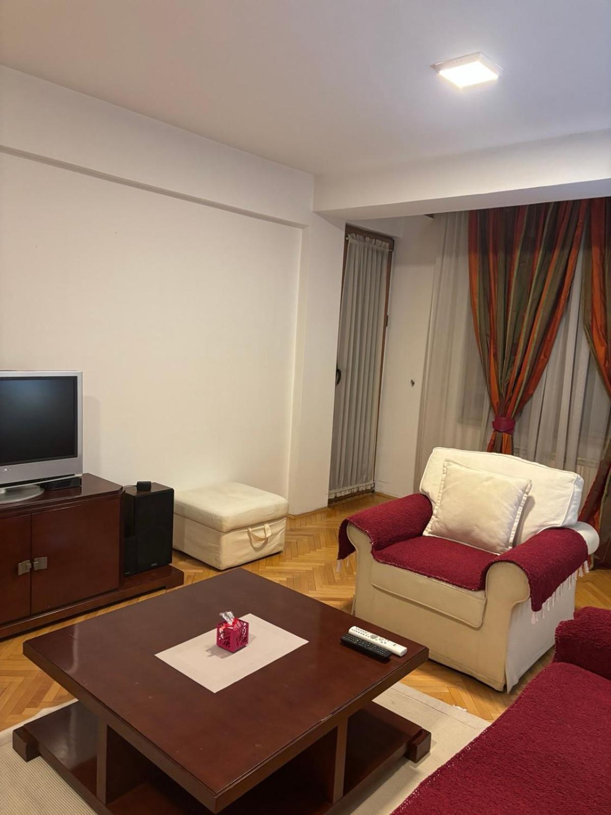Lovely Square Apartment Purple Velvet Skopje Luaran gambar