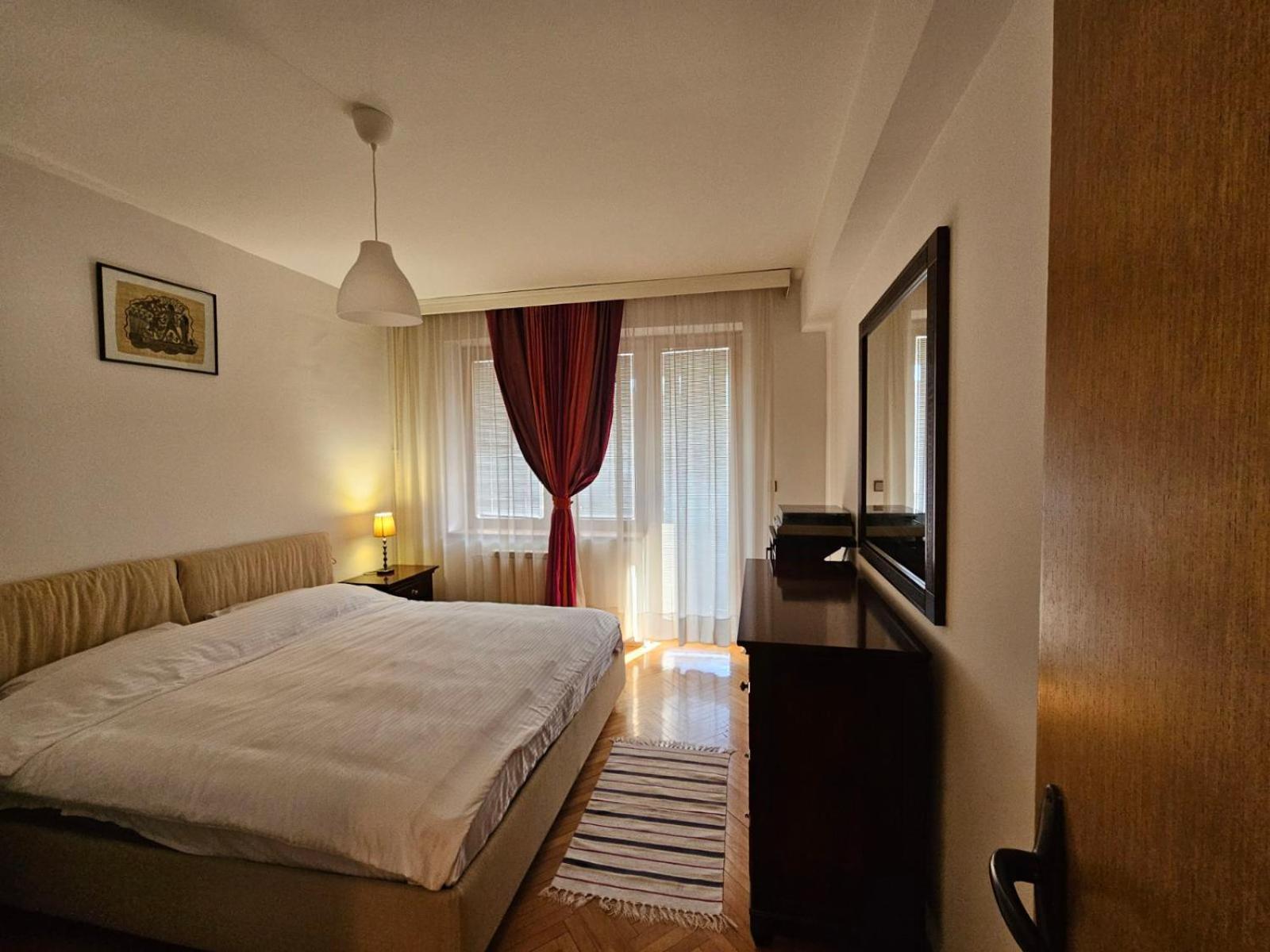 Lovely Square Apartment Purple Velvet Skopje Luaran gambar