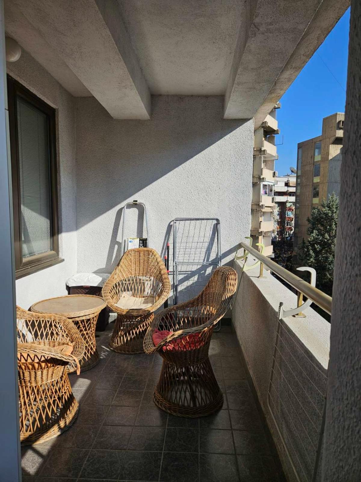 Lovely Square Apartment Purple Velvet Skopje Luaran gambar
