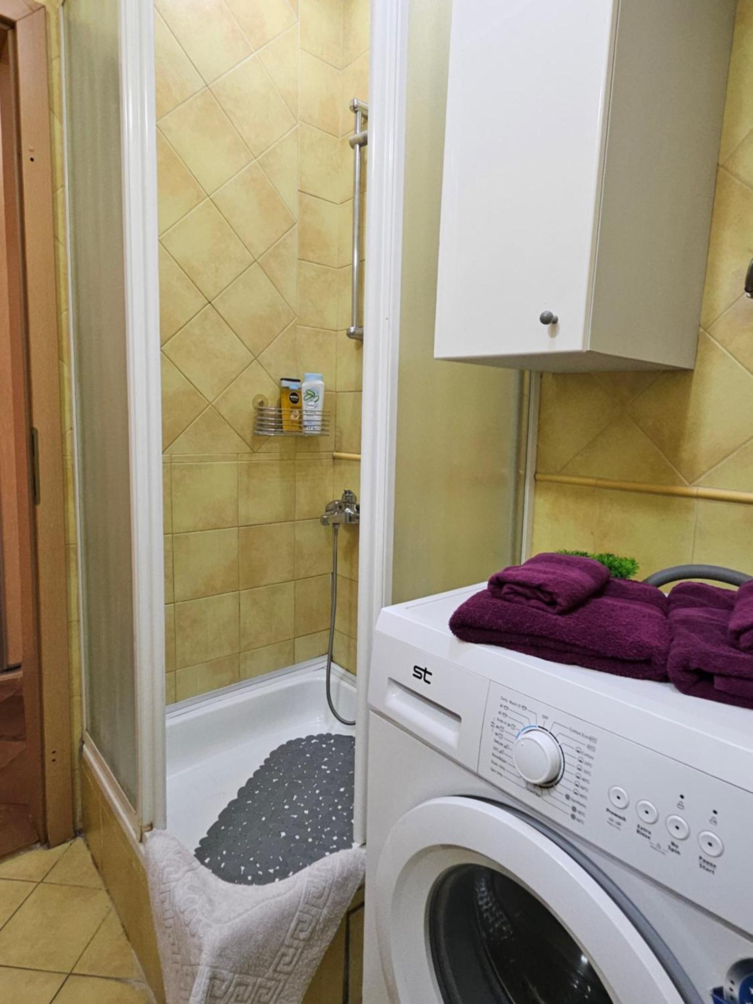 Lovely Square Apartment Purple Velvet Skopje Bilik gambar
