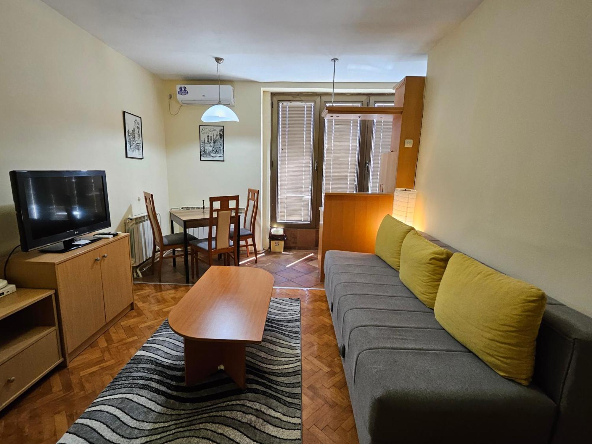 Lovely Square Apartment Purple Velvet Skopje Luaran gambar