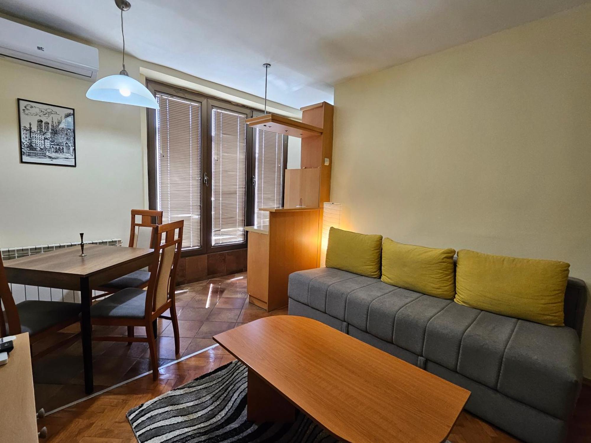 Lovely Square Apartment Purple Velvet Skopje Luaran gambar