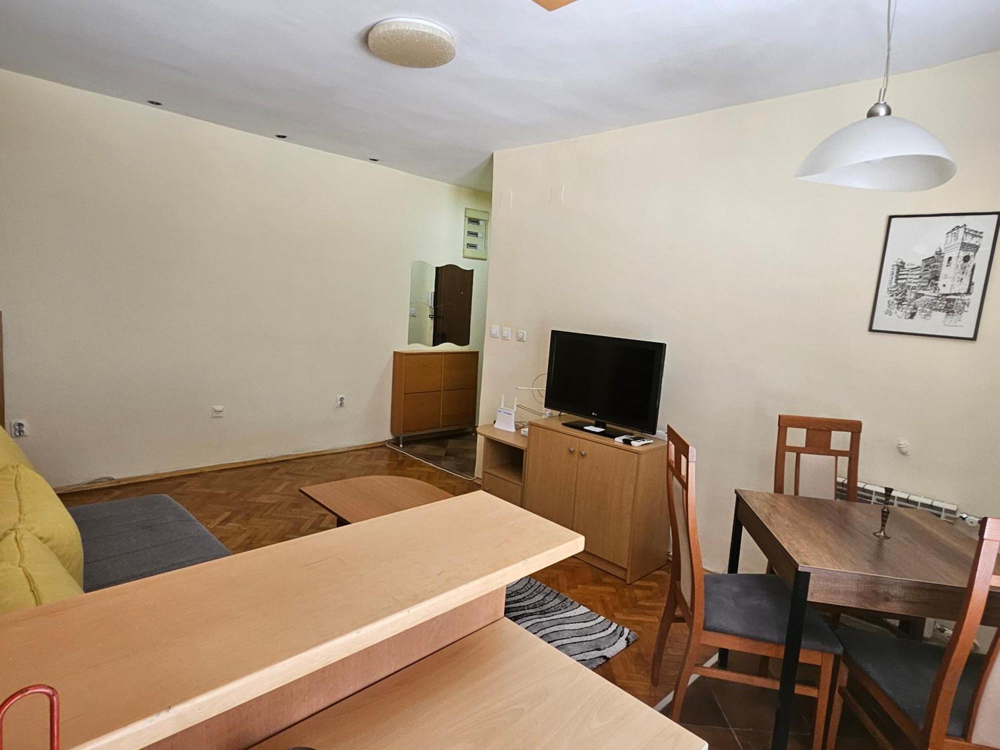 Lovely Square Apartment Purple Velvet Skopje Bilik gambar
